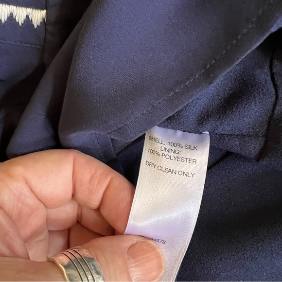 Vineyard Vines silk embroidered 3/4 tunic lined so pretty!! Like new 6 navy blue - Picture 6 of 6